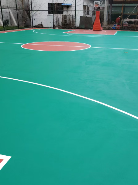 麦积 球场长期使用易出现地面开裂